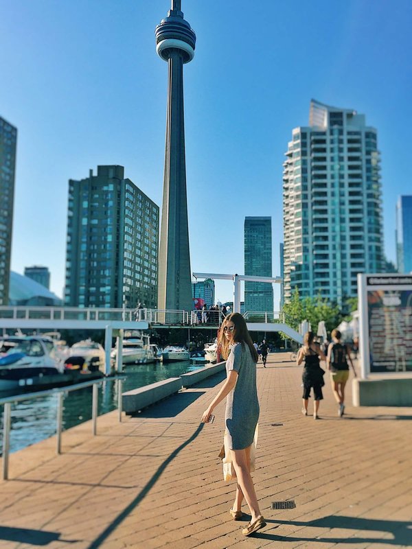 Quelles sont les raisons qui poussent à faire du tourisme dans la ville de Cassis ?