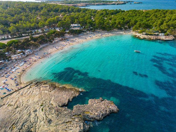 Les lieux incontournables à visiter à Ibiza